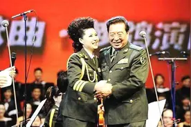 梦鸽前男友身份曝光，是一位歌手，也是李双江徒弟图片