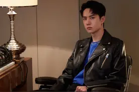 王一博“被撞风波”后现身机场，身体看似无大碍，还能自己背包图片