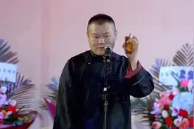 岳云鹏向男足道歉，高峰被国安粉丝堵，女足胜利后德云社争议不断图片