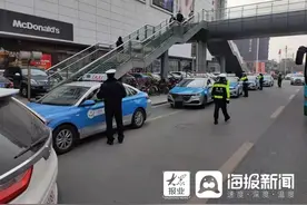 出租车违停竟然打开后备箱躲避抓拍？东营交警：严查必罚图片