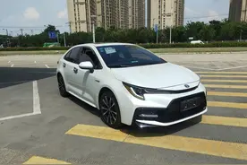 丰田雷凌：跌至10.28万，满油能跑950Km，30天卖了26075辆图片