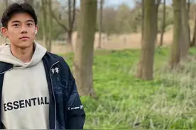 18岁中国足球小鲜肉凭颜值上热搜，饭圈少女直呼老公…图片