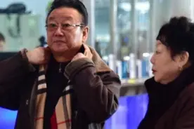 72岁蒋大为一家近照，与妻子携手45年，女儿长相漂亮图片