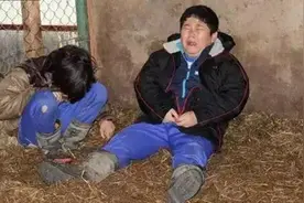 亲自养、亲自杀、亲自吃，日本最变态生命课，逼孩子吃掉养大的鸡图片