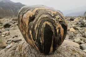 人类是宇宙精灵智慧生物，通过天地星石来探索万物起源的意义图片