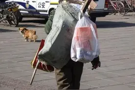 拾荒三年赚了270万？沈阳一位老汉，专拾这个东西图片