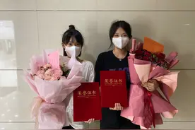 郑州女大学生往返3小时，将千人送至影院，“她们是摆渡女孩”图片