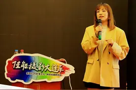 旅游摄影大连协会组织会员聆听新锐美女摄影师王莲老师的摄影讲座图片