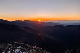 四姑娘山二峰中秋登顶图片