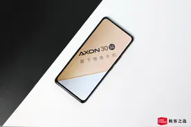 中兴 Axon 30 5G 评测：还你一块「完整」屏幕，触屏手机的终极形态？图片
