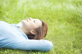 小说：开局穿越异界废少，觉醒SSS级武道天赋，震惊众人！图片