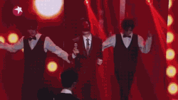 搞笑动图：费玉清的这版《爱情的骗子我问你》可能是绝版了图片