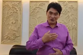 十一7天5场演出，还不忘老家收玉米，大衣哥朱之文才是人间清醒图片