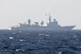 我军侦察船贴近美澳演习，851A舰信号“吸收海绵”，美军头疼武器图片