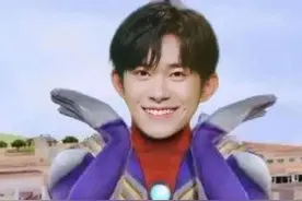 鼻血狂流！新疆消防员腹肌照？猫看了忍不住亲图片