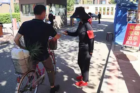 密云区482名机关干部再次下沉社区防控疫情图片