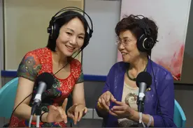 豫剧崔派掌门人张宝英与爱徒吴慧霞同台亮相汤其河作品专场晚会图片