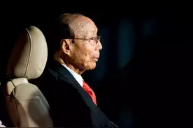 香港最“吝啬”富豪：因抠门错过李小龙，却在大陆捐出超六千栋楼图片