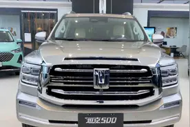 首台“越野王”TANK500到店实拍，比途乐还大，3.0T+三把锁，震撼图片