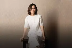 她扎出几十亿针孔，展现女性乳房、卵子，又美又疯狂图片