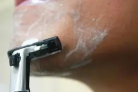 男性什么时候刮胡子比较好？早上刮还是晚上刮？经常刮是好事吗？图片