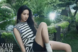 刘亦菲登《时尚芭莎》封面，条纹t配黑色短裤简约时尚，气质出众图片