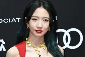 孟美岐做周传雄“导师”惹争议，节目组发声明回应：并未设置“导师”和“学员”图片