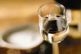 遭受两面夹击，低度白酒还有出路吗？图片
