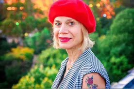 68岁老奶奶周游世界成网红，做你热爱的事，任何时候开始都不晚图片