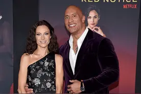 巨石强森37岁爱妻罕见露面，肌肉满满很强壮，却也被丈夫百般呵护图片