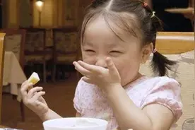 孩子满一岁后，家长谨记“1要3不要”，帮助孩子养成好的饮食习惯图片