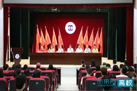 湖北民族大学举行2021级自考全日制本科助学班开学典礼图片