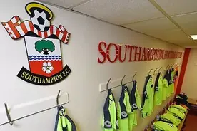 塔利斯卡拒绝英超球队，再过两年拿二代身份证，离开中国别逗了图片