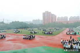 为风雨中军训的教官孩子们点赞图片