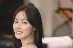 90后健身女神陈暖央，可以靠脸吃饭却靠身材，女生力量训练真香图片