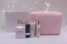 Dior粉色化妆包绝美 装进爆款保养品、唇膏和香水图片