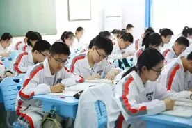 孩子成绩一般，选公办高中好还是民办高中好，希望你没选错图片