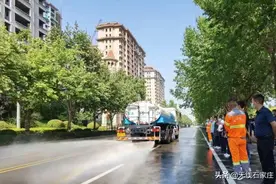 石家庄：改良环卫洒水作业 为群众创造干净舒心的出行环境图片