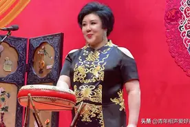 郭德纲报幕，张云雷准备乐器，德云社董事长王惠王者归来重返舞台图片
