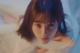 李小璐时隔8年出新歌！分饰两角演绎唯美mv，歌词被指暗含深意图片