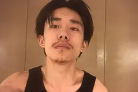 留胡子、秀肌肉，“扫娘风暴”过后，娘化的小鲜肉终于硬起来了图片