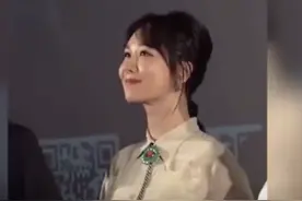 黄晓明调侃杨紫：我可是看着你的戏长大的！杨紫的表情真逗图片