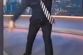 央视主持人私底下被拍，他们不正经的样子，你可想象不到图片