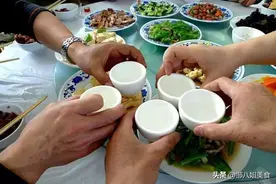 买白酒，你能分清“纯粮”和“勾兑”吗？3个区别很明显，别买错图片