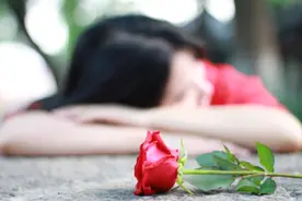 沉睡了4年的植物人丈夫醒来：有一种爱，叫“爱你一万年”图片