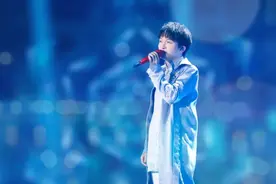 周深在《流淌的歌声》遭遇重重“套路”，两期节目演唱歌曲十余首图片