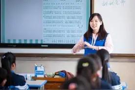 教师工资表火了！多名教师晒出工资单后，引起了网友的热议图片