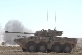 俄军有没有眼馋？中国轮式步战车跑得快打得远还便宜，要不买点？图片