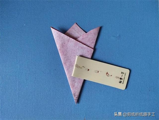 分享五瓣窗花剪纸教程：快过年了，自己剪的窗花贴上更有年味