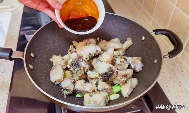 秋季碰到草鱼别手软，8元1斤，比鲫鱼营养，比鲈鱼鲜，红烧特别香